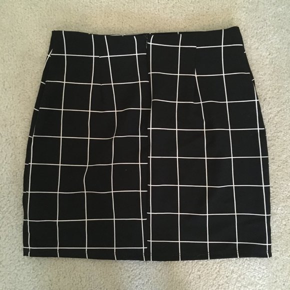 Grid print mini-skirt - Picture 2 of 3